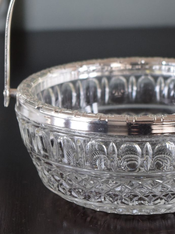 アンティークガラスのバスケット