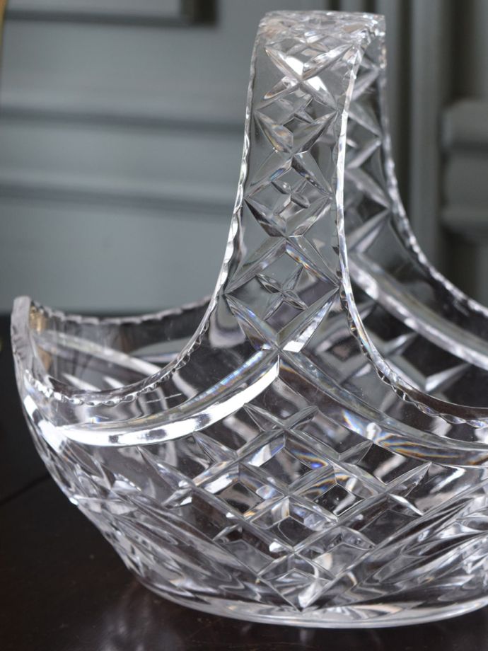 アンティークガラスの可愛いバスケット