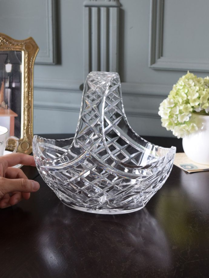 プレスドグラスのバスケット