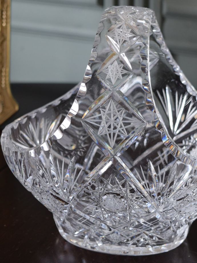 アンティークガラスの可愛いバスケット