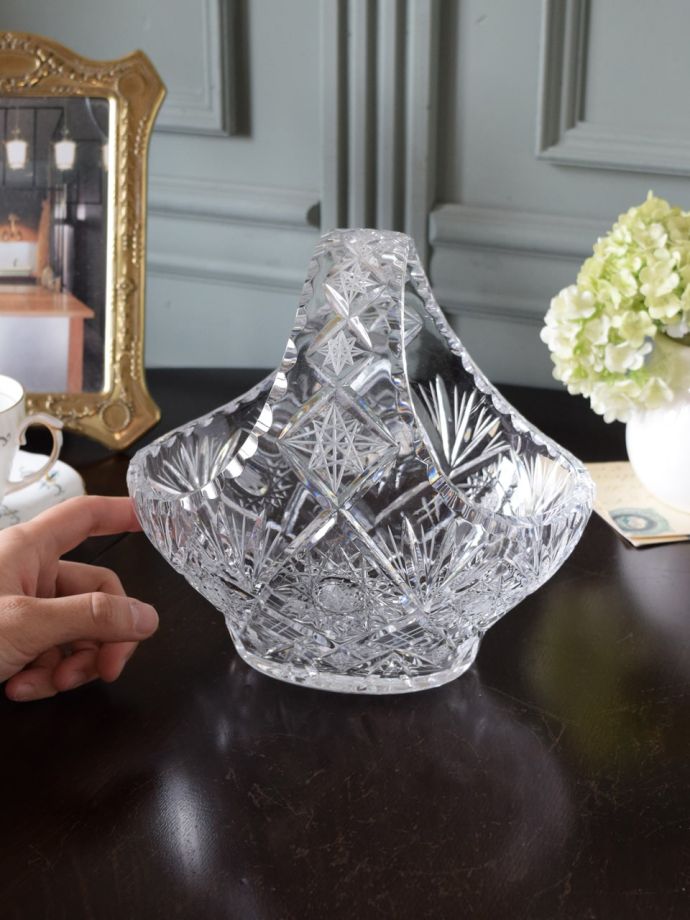 プレスドグラスのバスケット