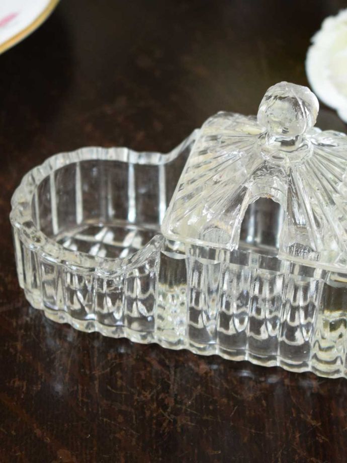 アンティークガラスのスパイス入れ