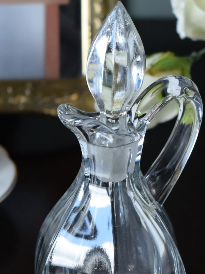 アンティークガラスのオイルボトル