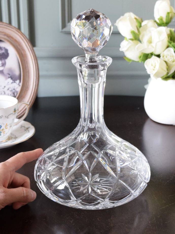 たっぷり入るガラスのデカンタ