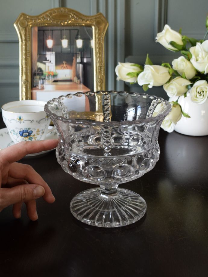 便利に使えるアンティークガラスの食器