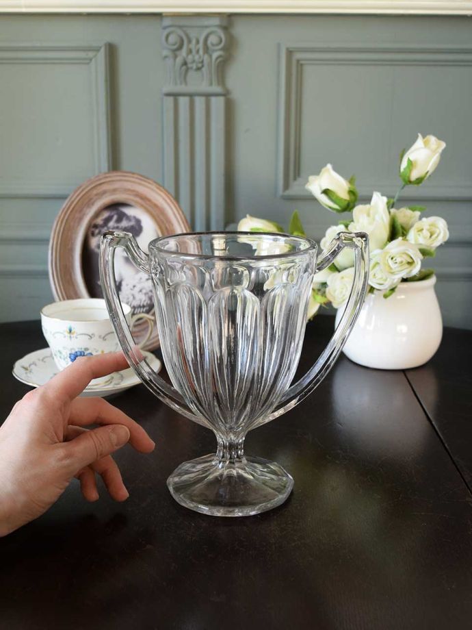 キラキラ輝くアンティークガラス