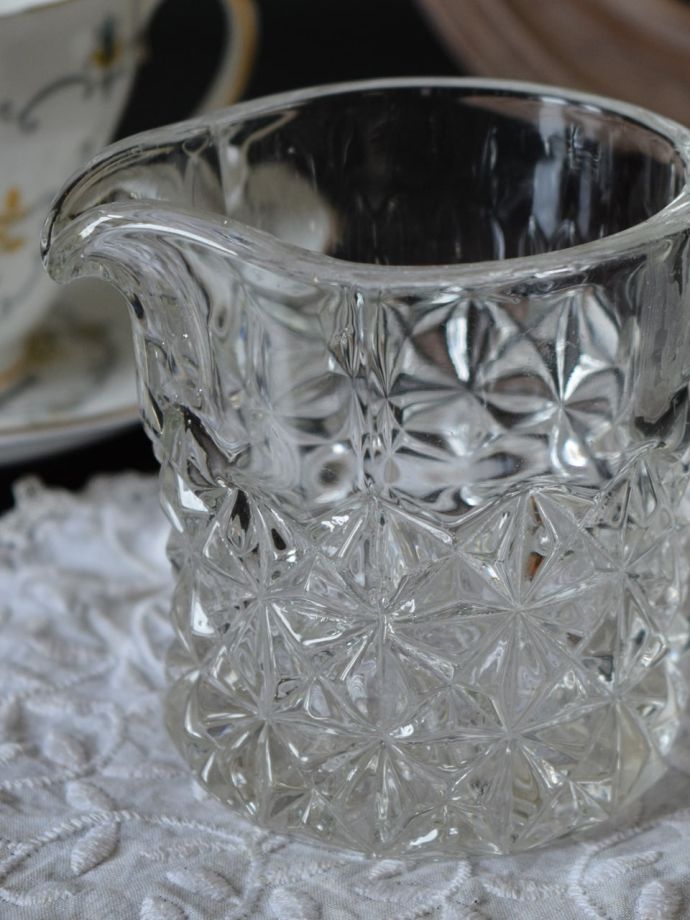 アンティークガラスのミルクピッチャー