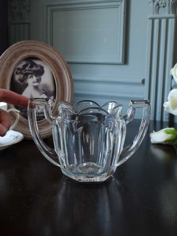 キラキラ輝くアンティークガラス