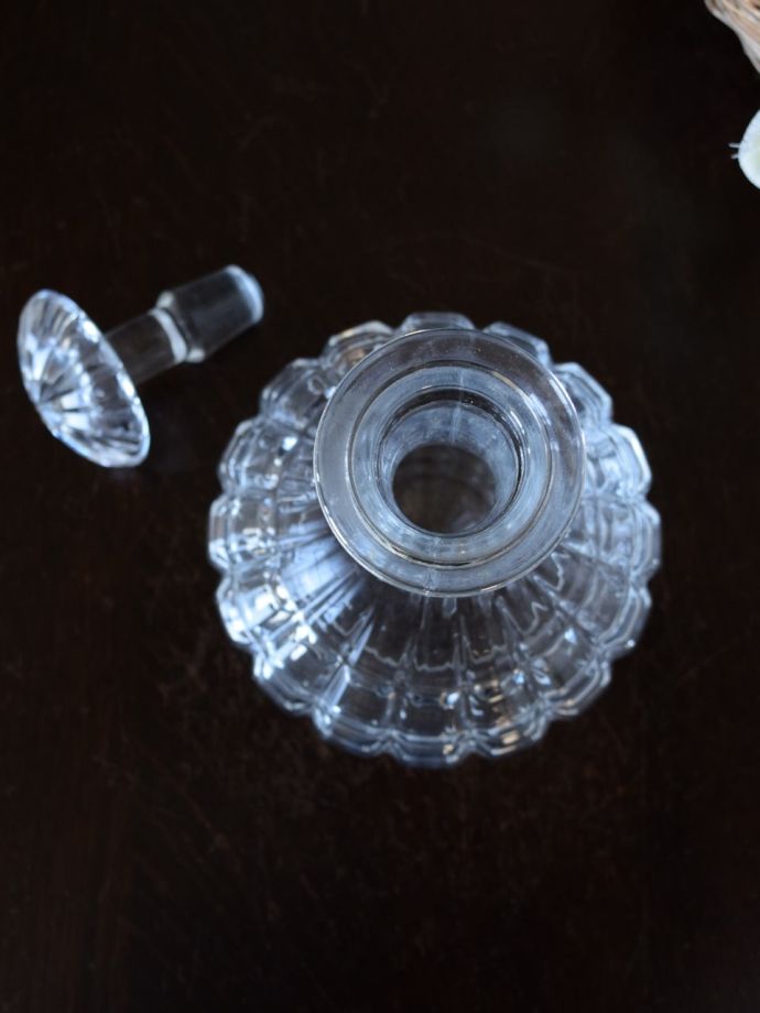 キラキラ輝くアンティークガラス