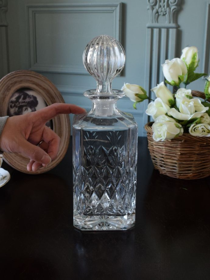 たっぷり入るガラスのデカンタ