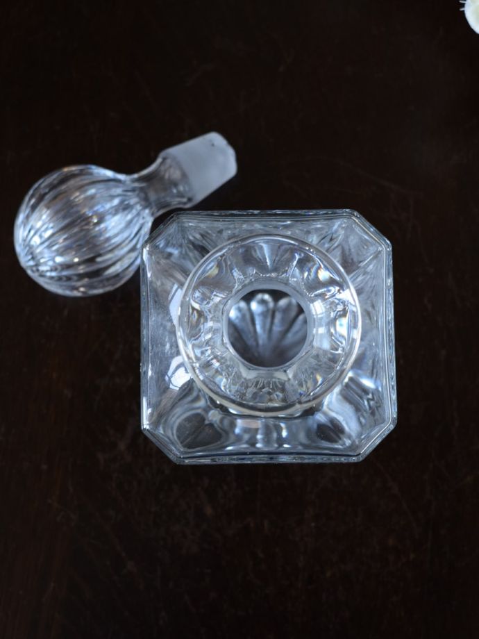 キラキラ輝くアンティークガラス