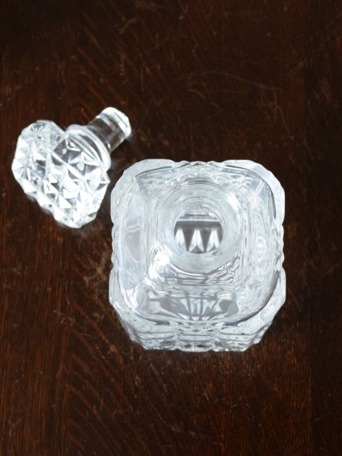 キラキラ輝くアンティークガラス