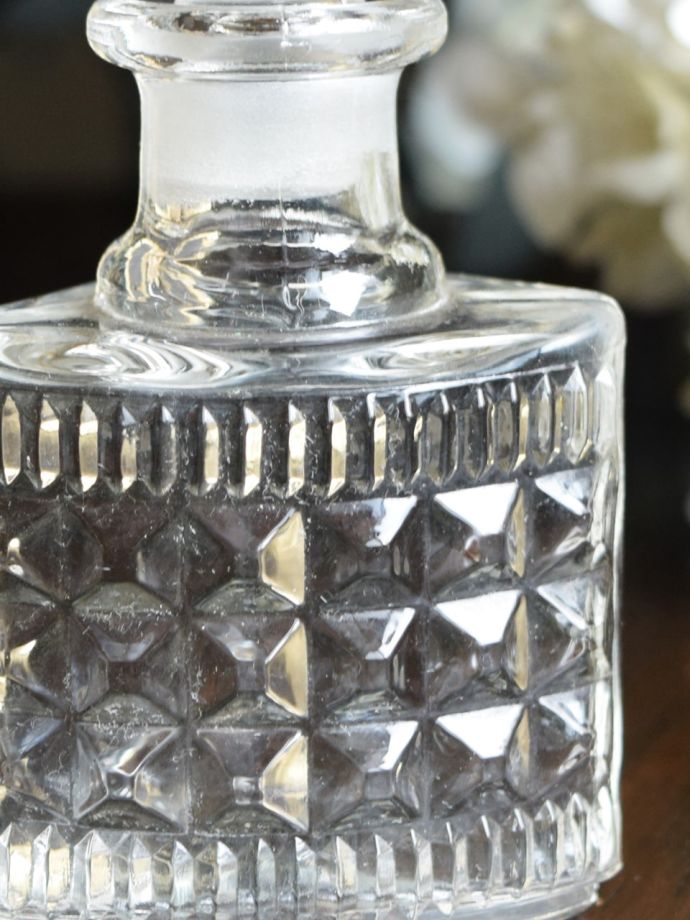 アンティークガラスの香水瓶