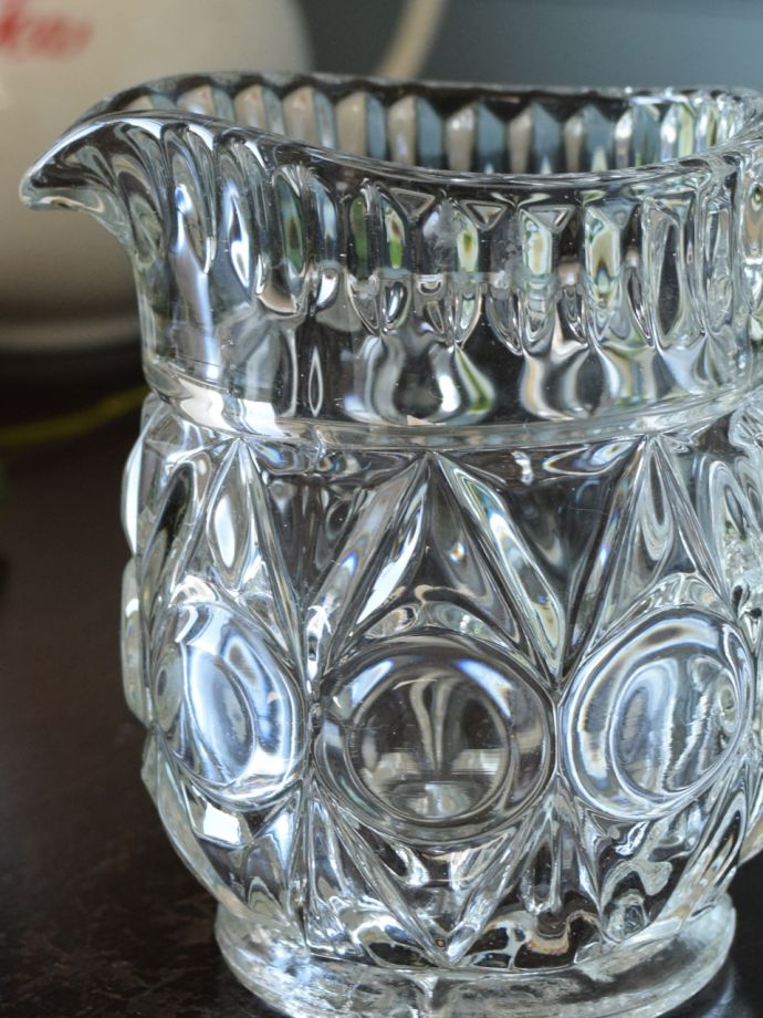 アンティークガラスのミルクピッチャー