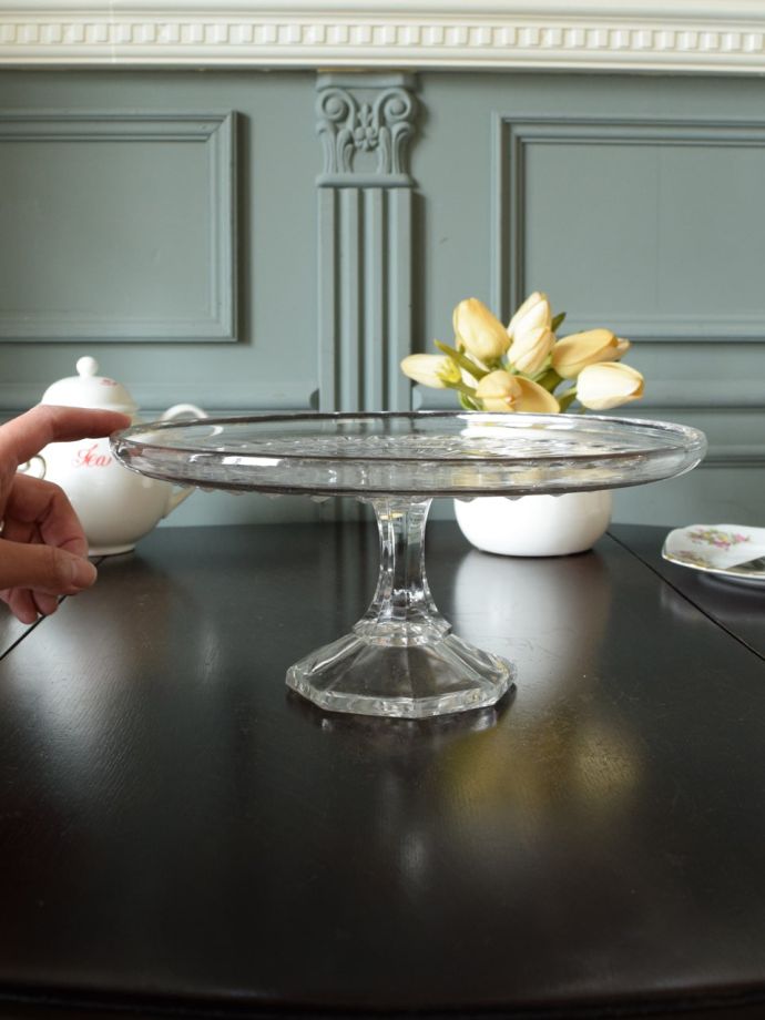 英国アンティーク　カットガラス ケーキスタンド 英国から届いたアフタヌーンティースタンド、アンティークガラスの