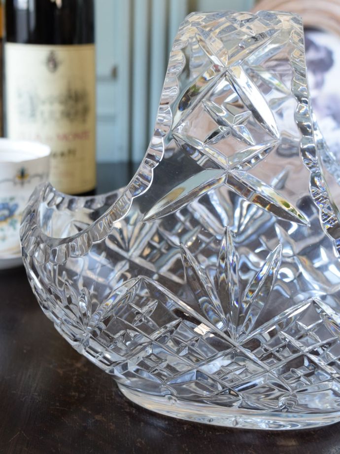 アンティークガラスの可愛いバスケット