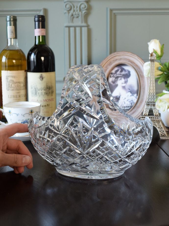 プレスドグラスのバスケット