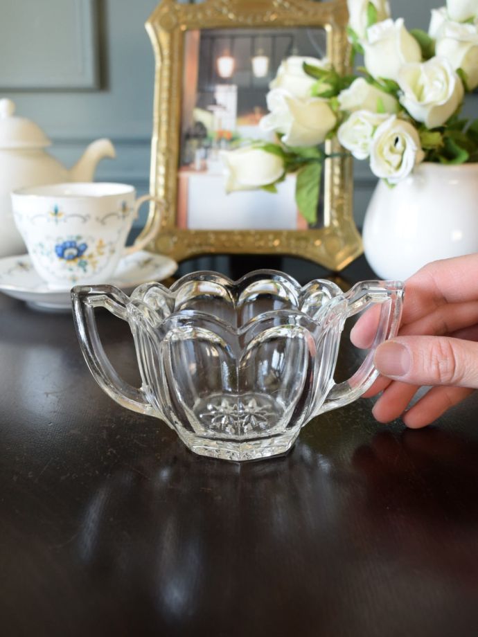 便利に使えるアンティークガラスの食器