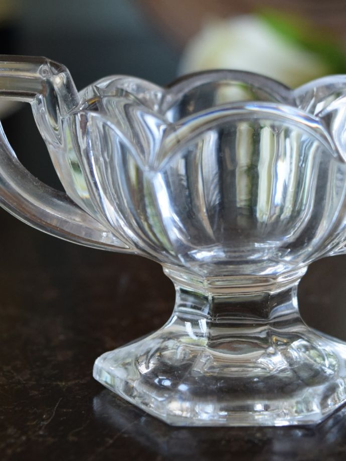 アンティークガラスのスパイス入れ