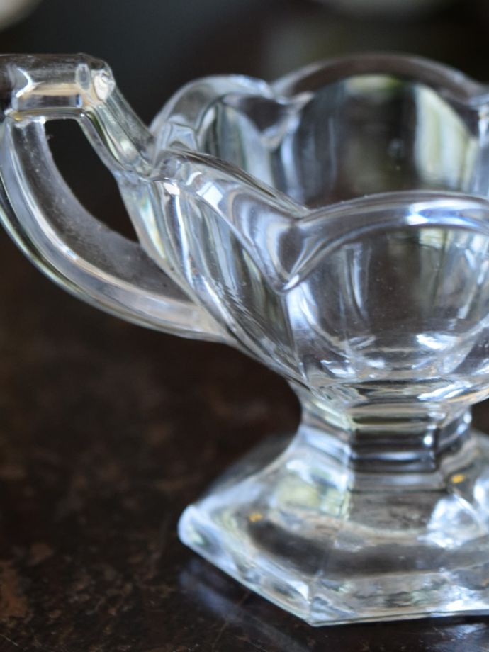 アンティークガラスのスパイス入れ