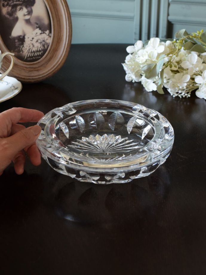 プレスドグラスの灰皿