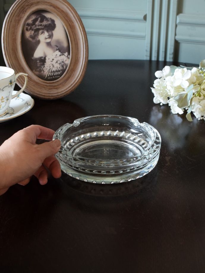 プレスドグラスの灰皿