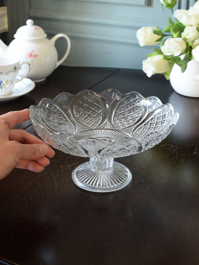 便利に使えるアンティークガラスの食器