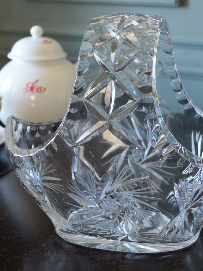 アンティークガラスの可愛いバスケット