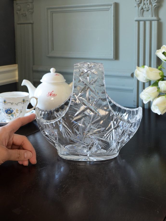 プレスドグラスのバスケット