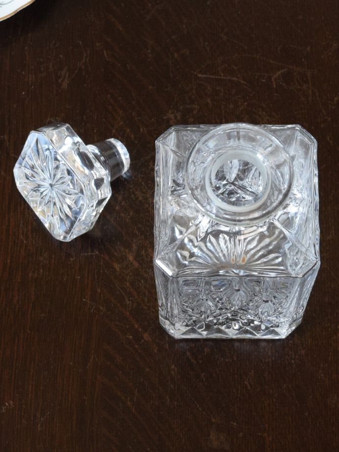 キラキラ輝くアンティークガラス