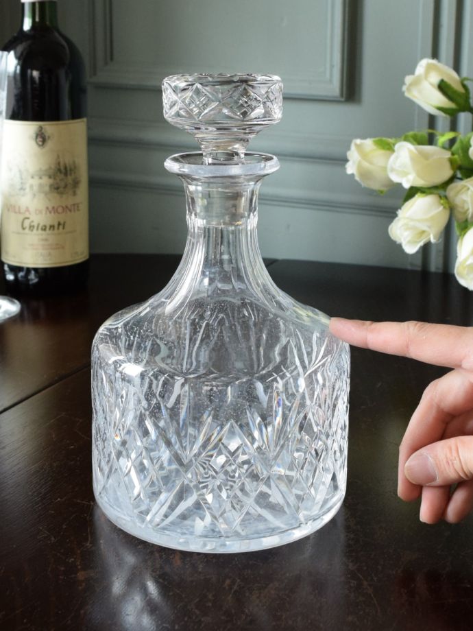 たっぷり入るガラスのデカンタ