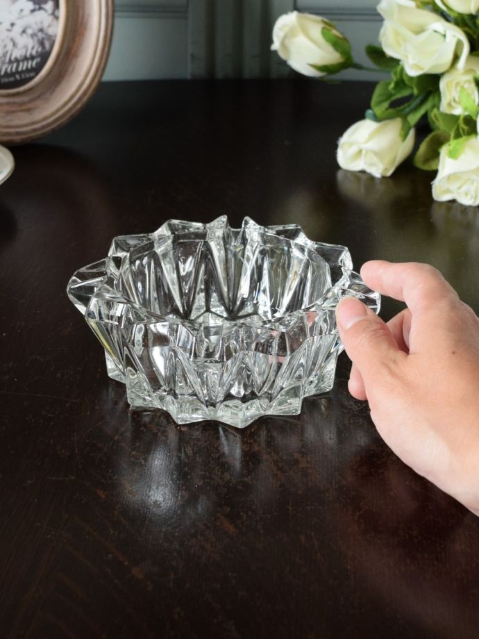 プレスドグラスの灰皿