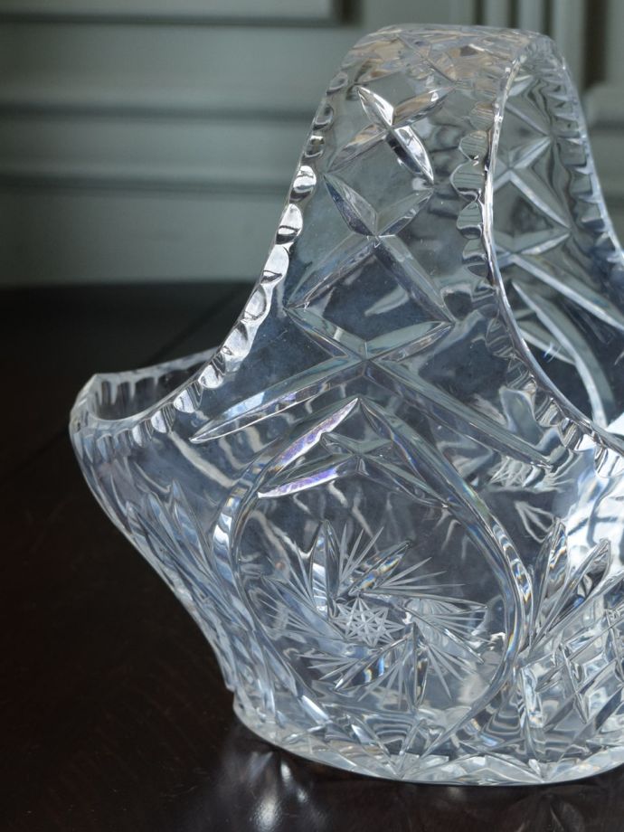 アンティークガラスの可愛いバスケット