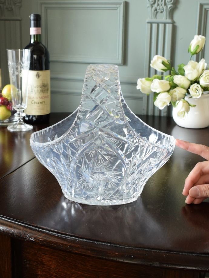 プレスドグラスのバスケット