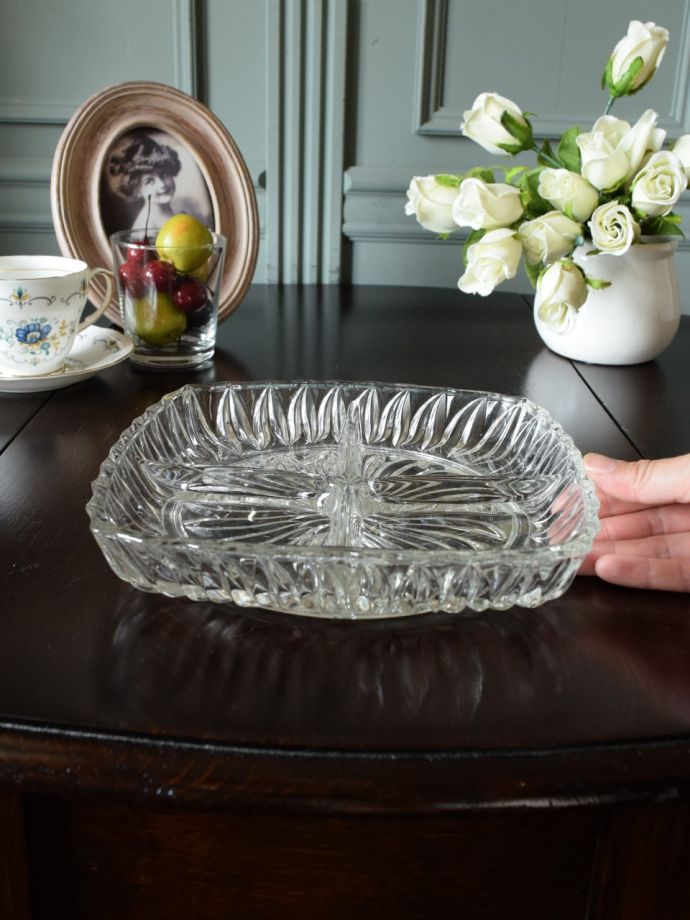 アンティークガラスの仕切り付きプレート