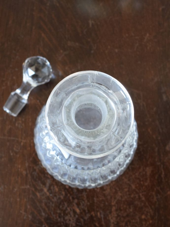 キラキラ輝くアンティークガラス