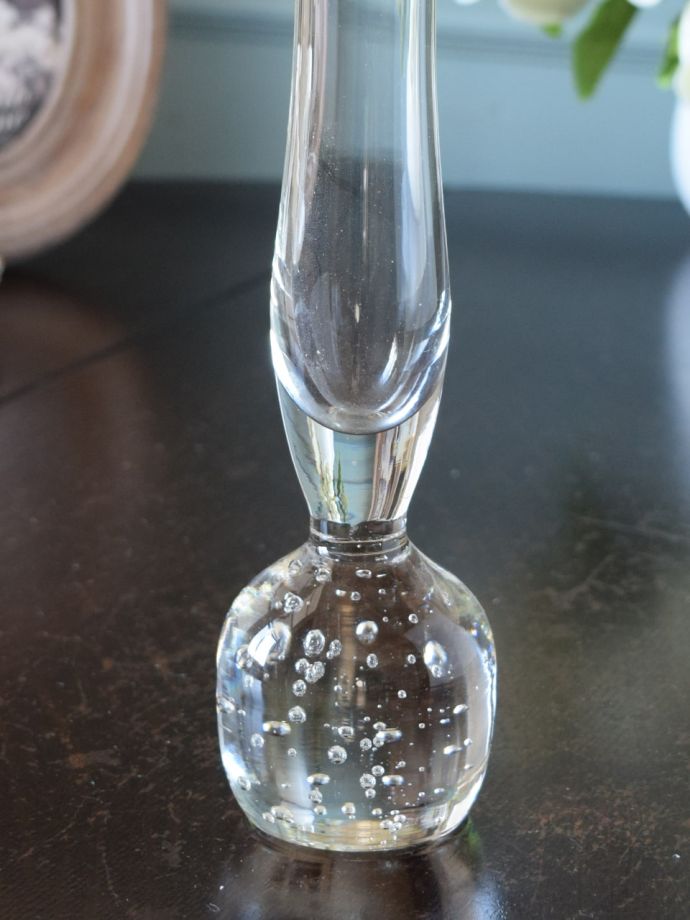 英国アンティークガラスの一輪挿し、気泡がたっぷり入ったおしゃれな