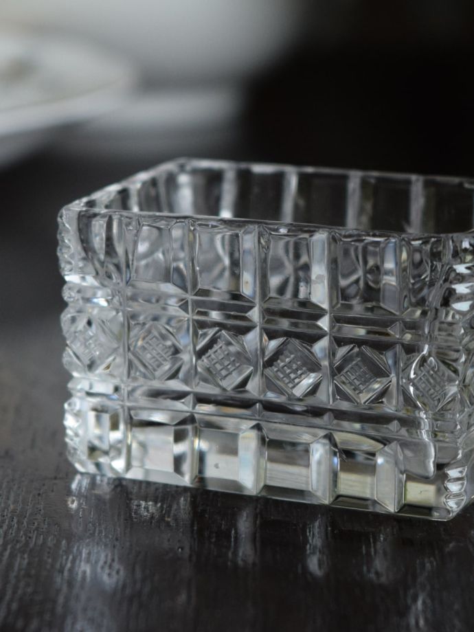 アンティークガラスのスパイス入れ