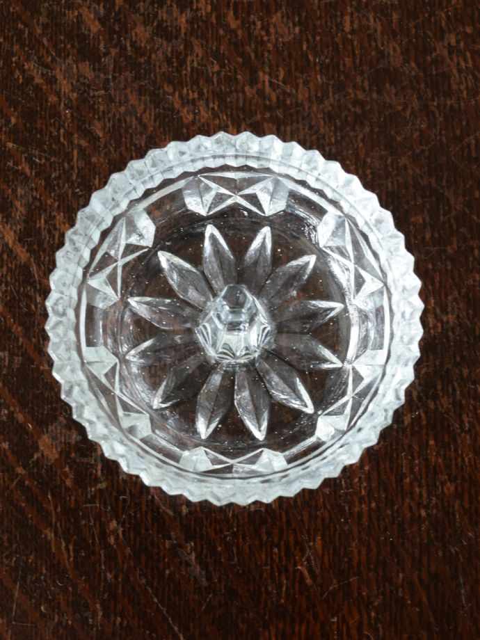 キラキラ輝くアンティークのガラス