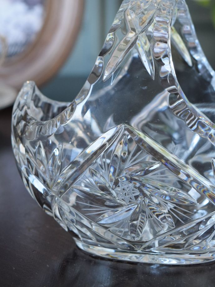 アンティークガラスの可愛いバスケット