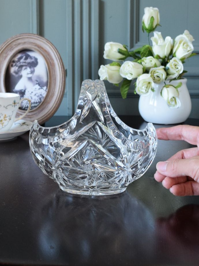 プレスドグラスのバスケット