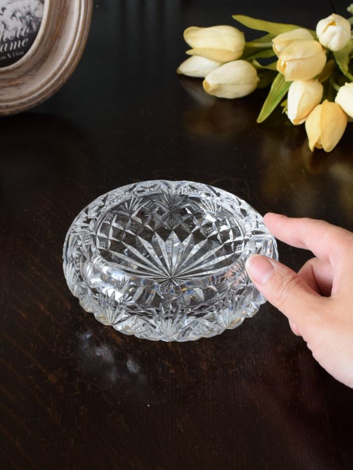 プレスドグラスの灰皿