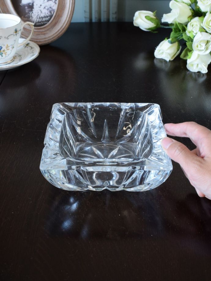 プレスドグラスの灰皿