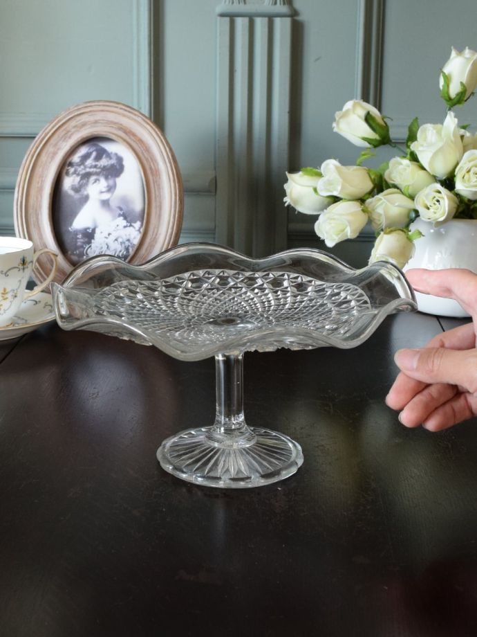 便利に使えるアンティークガラスの食器