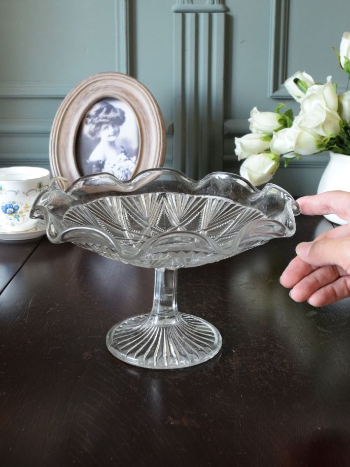 便利に使えるアンティークガラスの食器