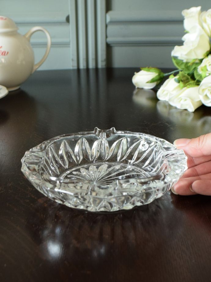 プレスドグラスの灰皿