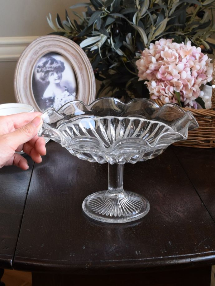 便利に使えるアンティークガラスの食器