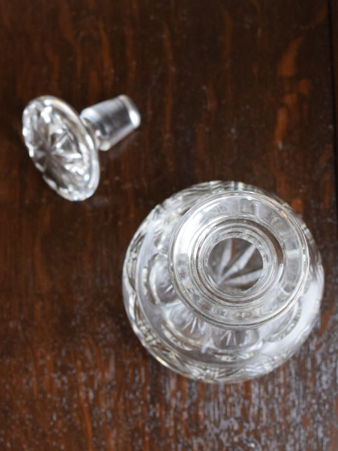 キラキラ輝くアンティークガラス