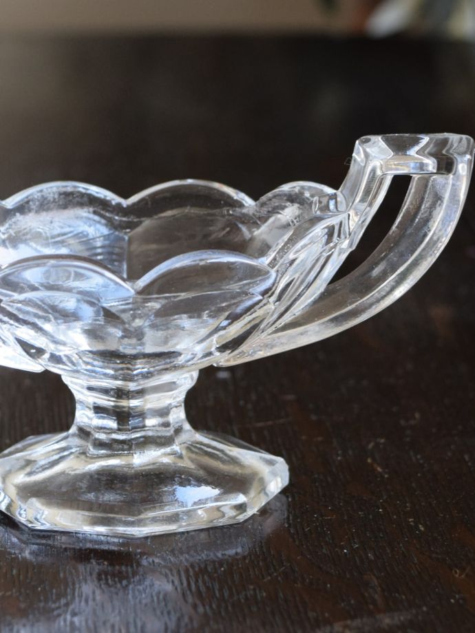 アンティークガラスのスパイス入れ