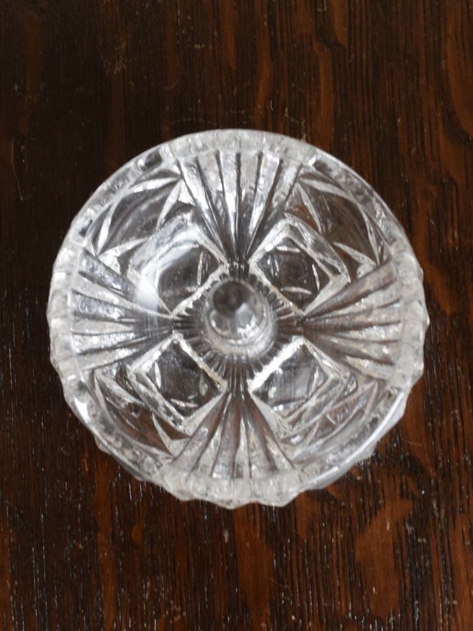 キラキラ輝くアンティークのガラス